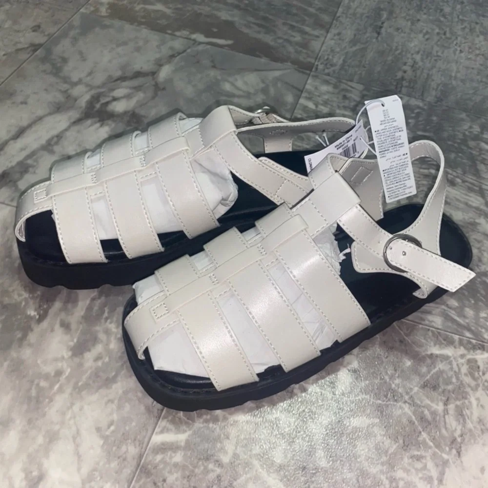 Old Navy Girls White Platform Fisherman Sandals Size 2 NWT